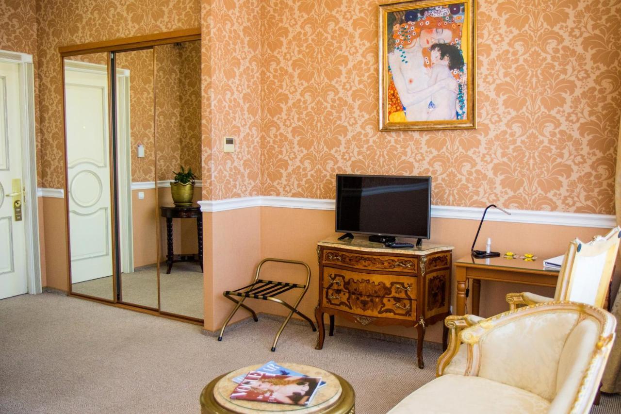 Boutique Spa Casino Hotel Lybid Plaza Khmelnytskyi Exterior photo